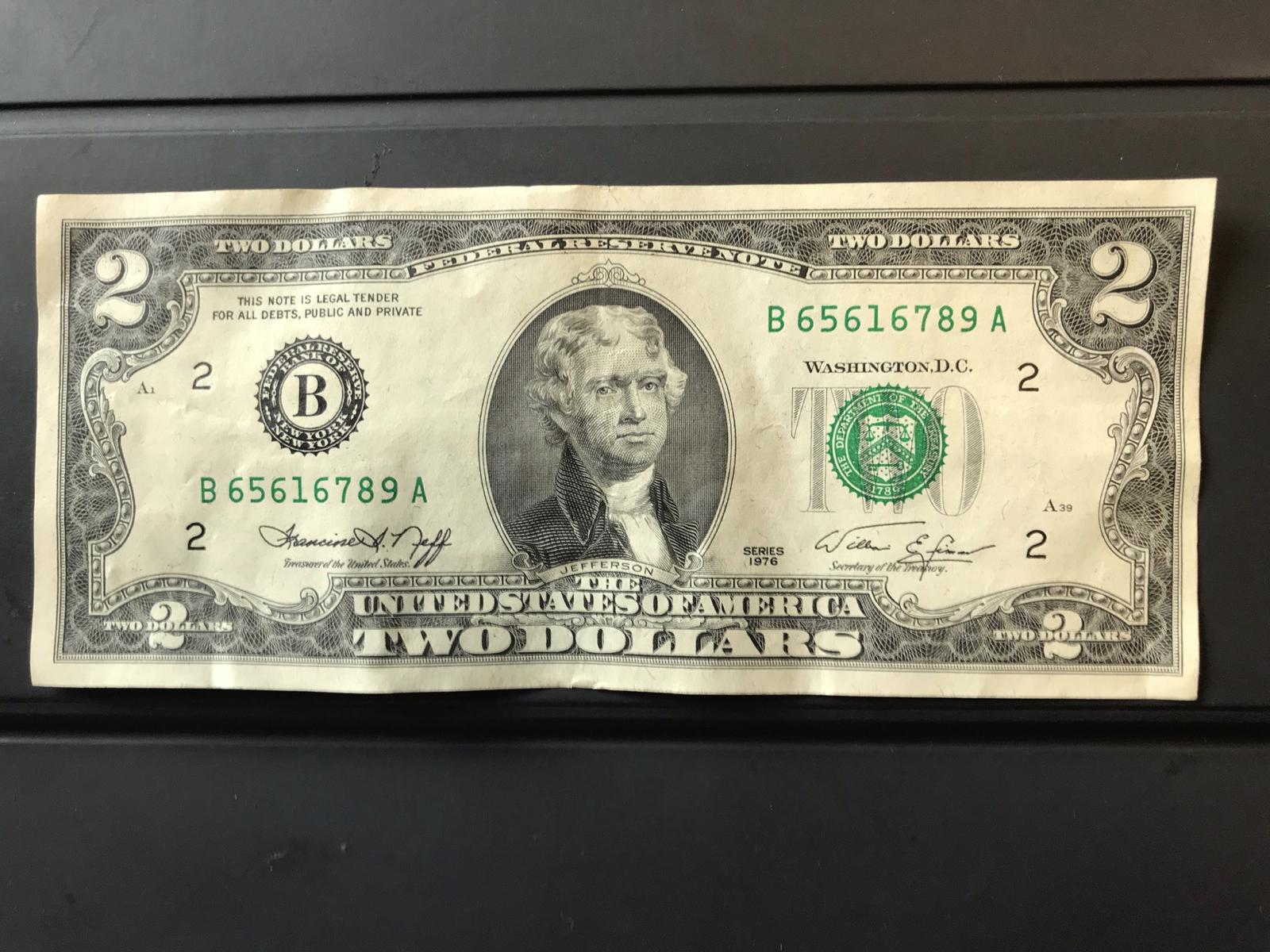 2-Dollar-Bills